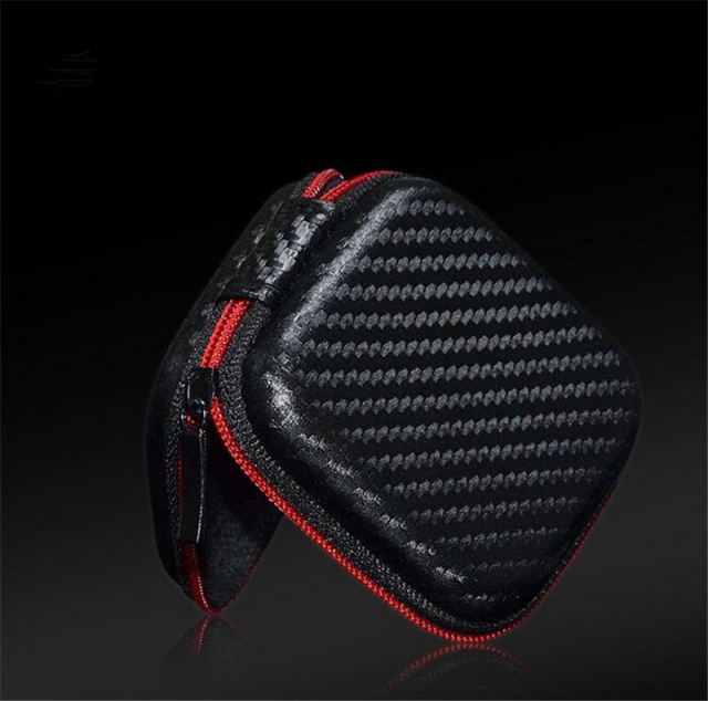 Hộp đựng tai nghe vân cacbon 4