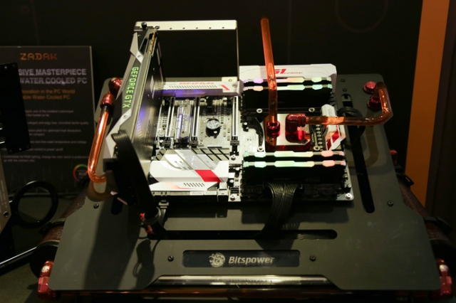 Anh em nhà Apacer cùng Zadak giới thiệu loạt RAM, SSD, bộ máy tính đẹp ấn tượng dành cho game thủ 12