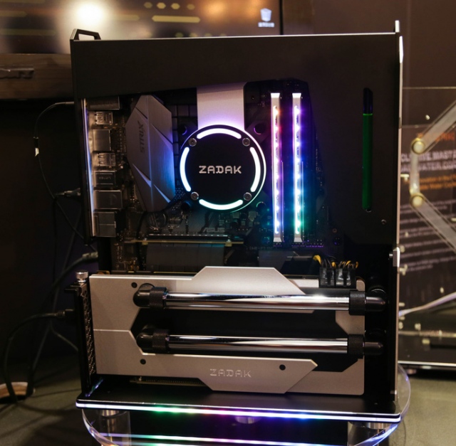 Anh em nhà Apacer cùng Zadak giới thiệu loạt RAM, SSD, bộ máy tính đẹp ấn tượng dành cho game thủ 8