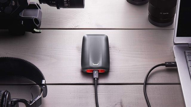 Ổ cứng di động SSD Portable 1TB Samsung X5 - Thunderbolt 3, Type C (Up to 2800MB/s) 12